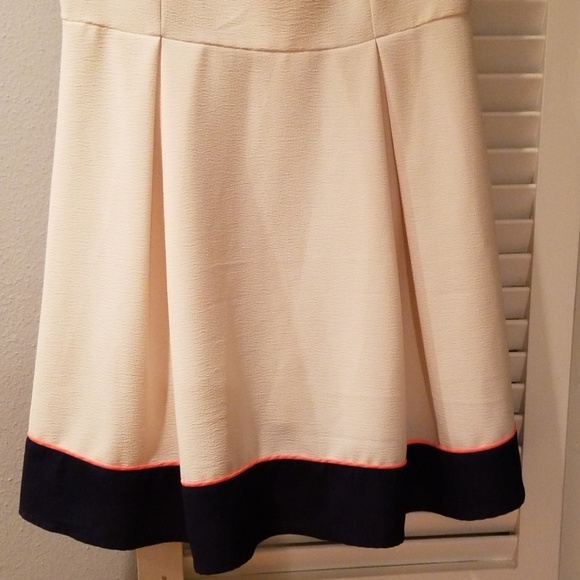 Dress - Picture 3 of 5